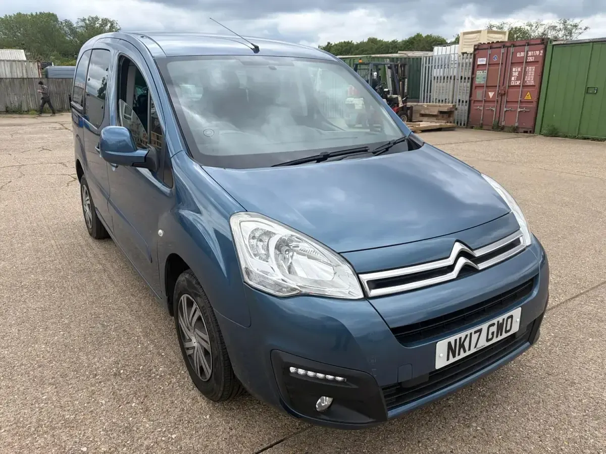 Used Citroën Berlingo Feel 99 HP (72 kW) 2017 Blue MPV