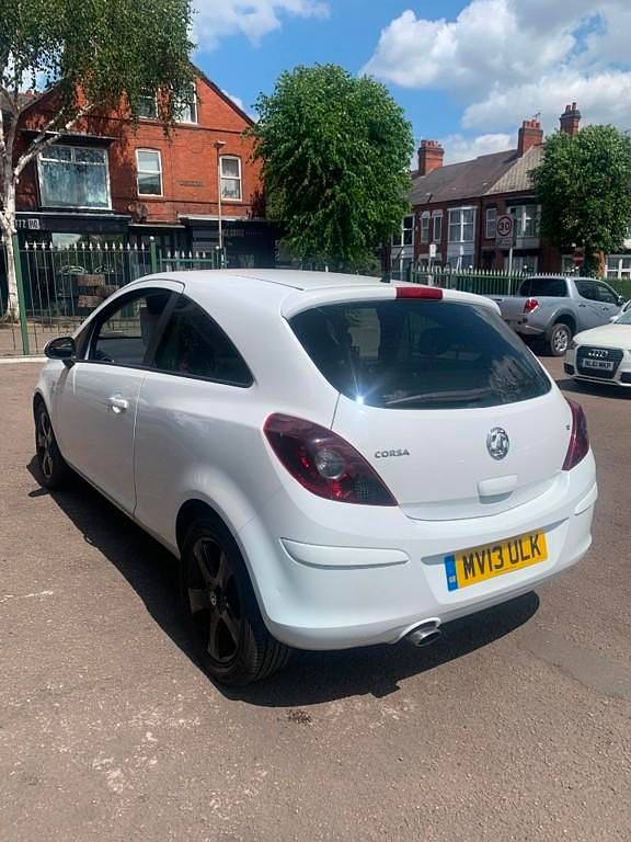 Used Vauxhall Corsa 83 HP (61 kW) 2013 White Hatchback