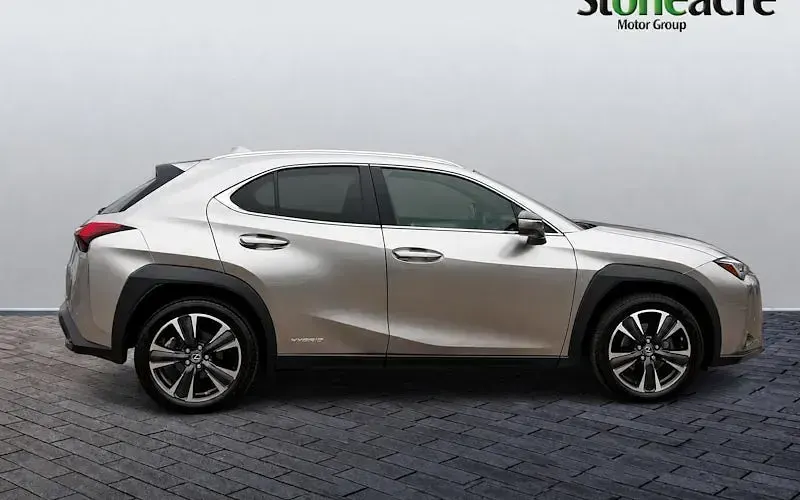 Used Lexus UX 184 HP (135 kW) 2023 Silver SUV
