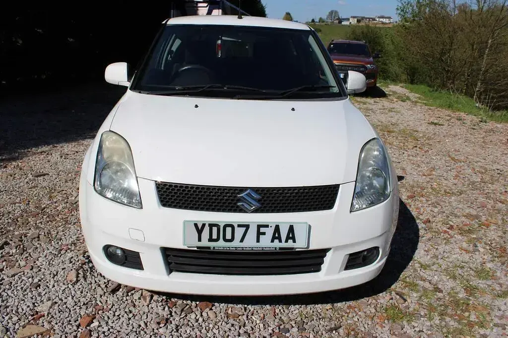 Used Suzuki Swift GLX 102 HP (75 kW) 2007 White Hatchback