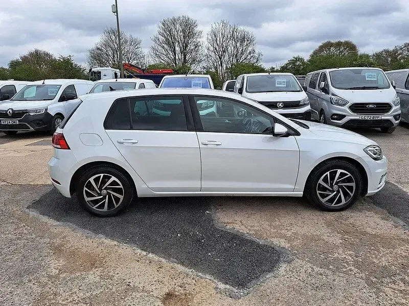 Used VW Golf VII Match 150 HP (110 kW) 2019 White Hatchback