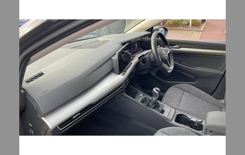 Gebraucht VW Golf VIII Life 150 PS (110 kW) 2022 Grau Kleinwagen
