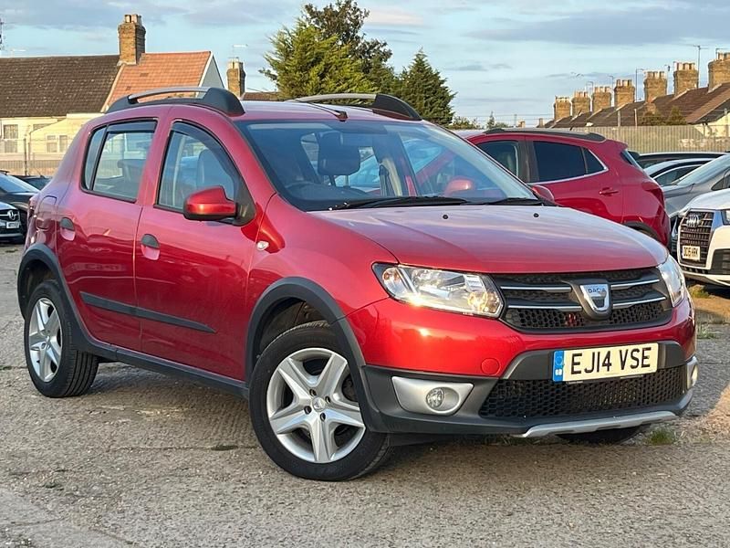 Red Used 2014 Dacia Sandero Lauréate Hatchback | £1,588 (Good price) - Image 1/4