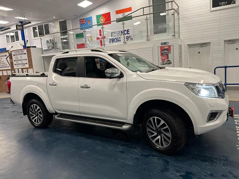 Used Nissan Navara Tekna 190 HP (139 kW) 2017 White Pickup