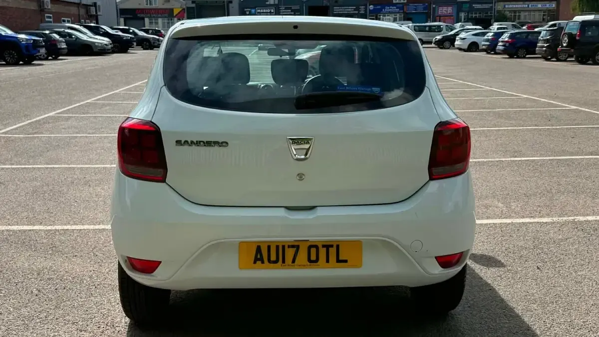 Used Dacia Sandero Ambiance 90 HP (66 kW) 2017 White Hatchback