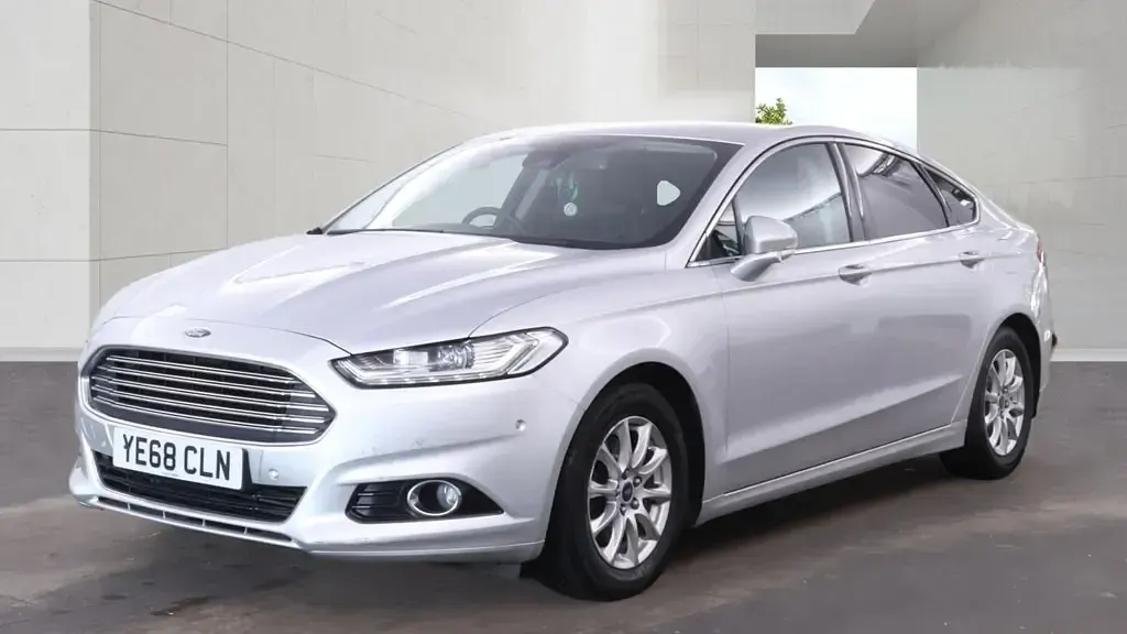 Used Ford Mondeo Titanium 180 HP (132 kW) 2018 Moondust silver Hatchback