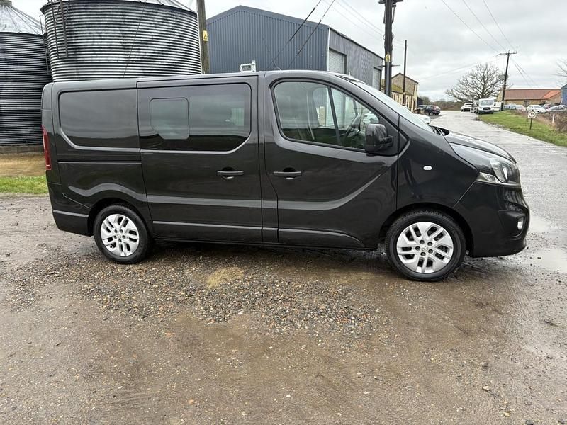 Used Vauxhall Vivaro Sportive 115 HP (84 kW) 2016 Black MPV