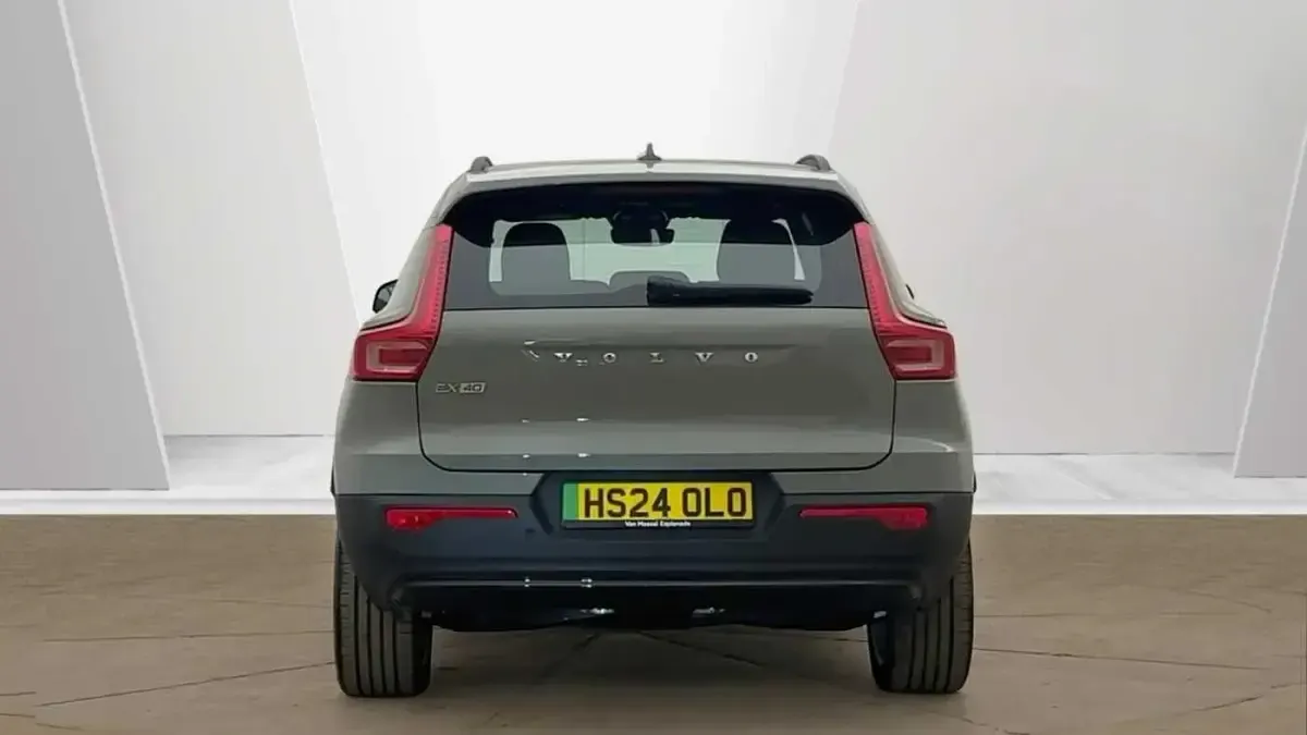 Used Volvo EX40 Core 175 kW (238 HP) 2024 Green SUV