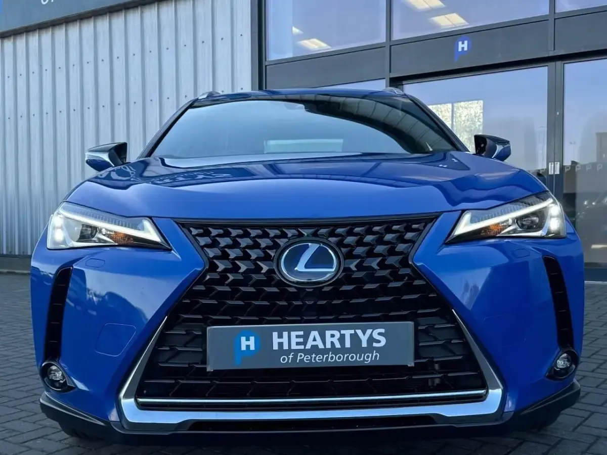 Usado Lexus UX 184 HP (135 kW) 2020 Azul SUV