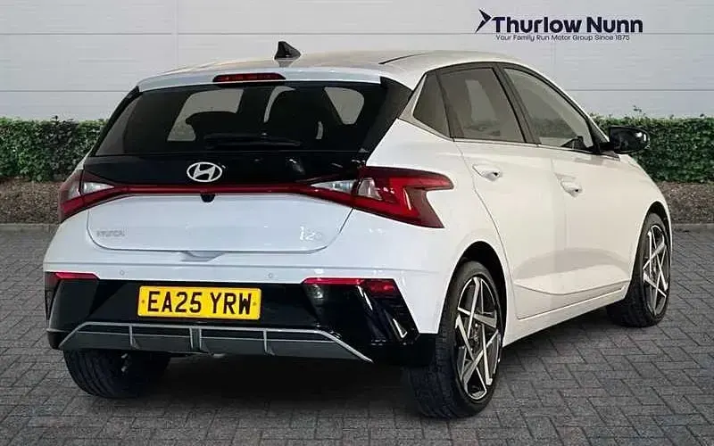 Used Hyundai i20 Premium 101 HP (74 kW) 2025 White Hatchback