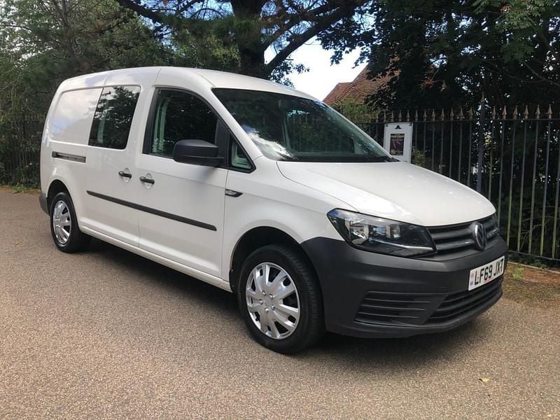 White Used 2019 VW Caddy Maxi MPV | £11,995 (Good price) - Image 1/4
