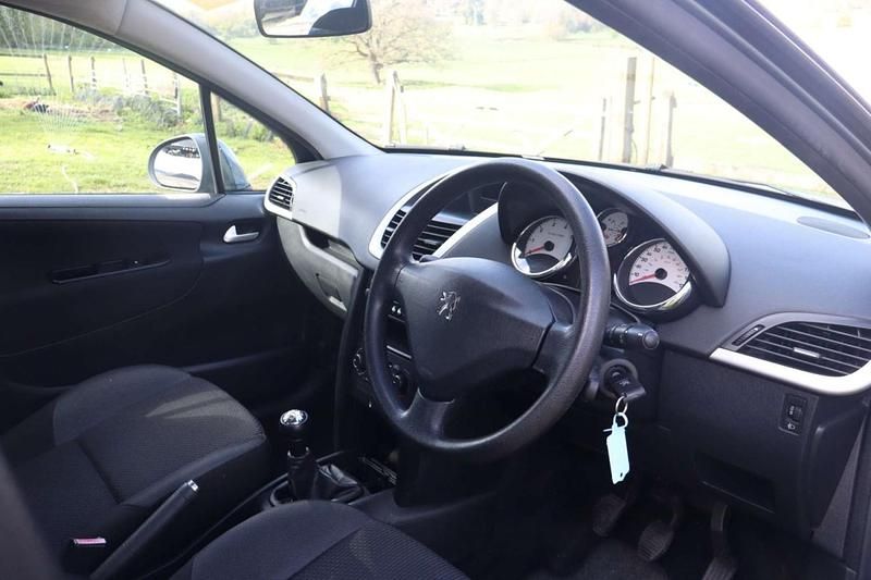 Begagnad Peugeot 207 S 2011 Grå Halvkombi