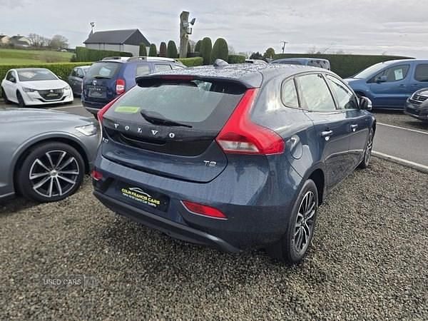 Used Volvo V40 Momentum 122 HP (89 kW) 2018 Blue Hatchback