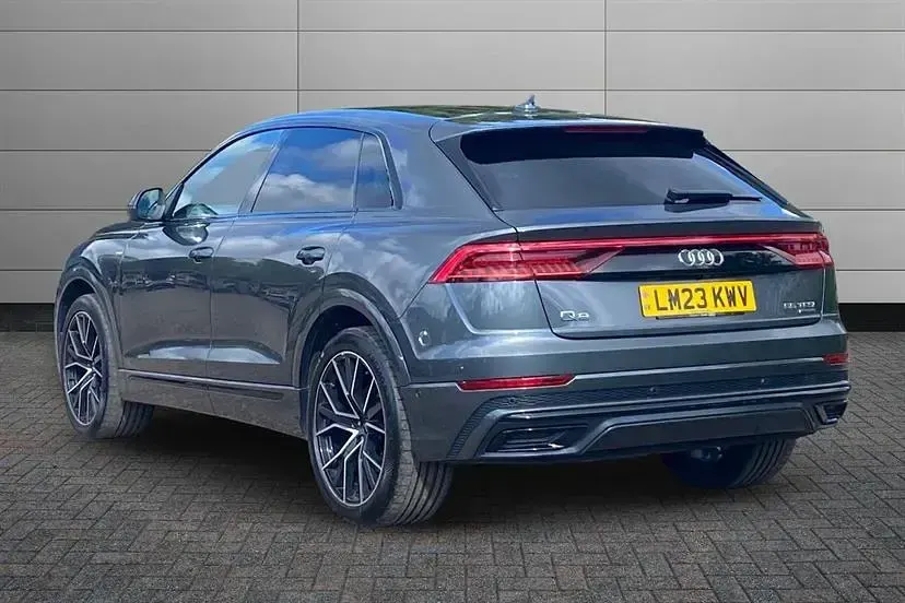 Begagnad Audi Q8 Black Edition 340 HK (250 kW) 2023 Grå SUV