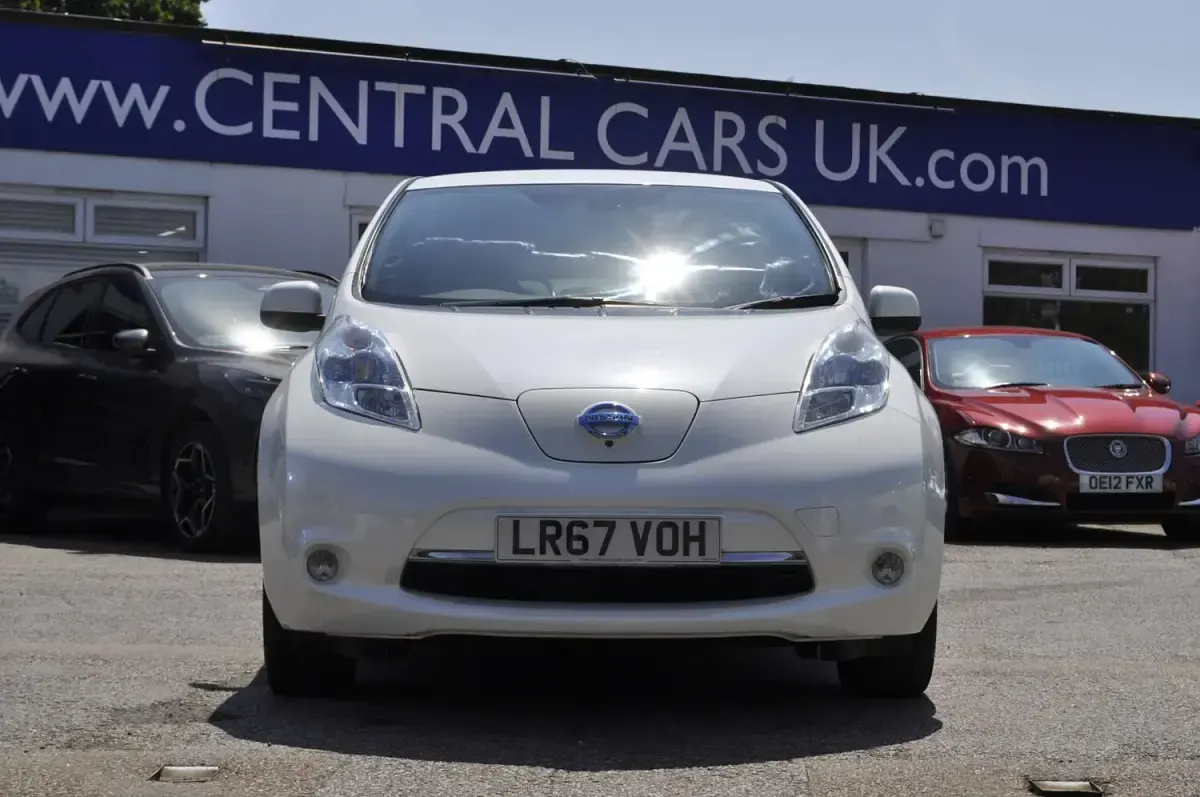 Used Nissan Leaf Tekna 80 kW (109 HP) 2017 White Hatchback