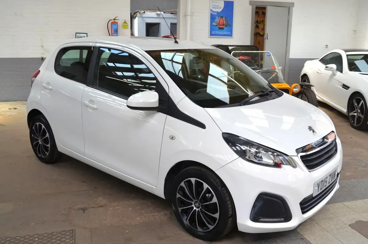 Used Peugeot 108 Active 68 HP (50 kW) 2015 White Hatchback