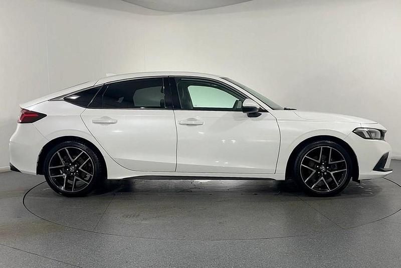 Begagnad Honda Civic Advance 2024 Vit Halvkombi