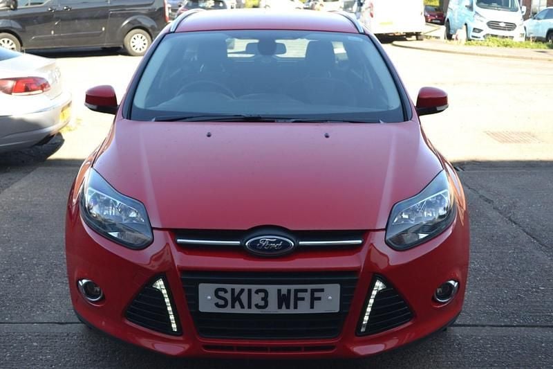 Used Ford Focus Zetec 2013 Red Estate
