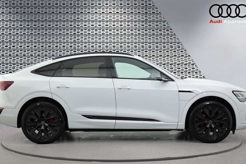 Used Audi Q8 e-tron Advanced 300 kW (408 HP) 2023 White SUV