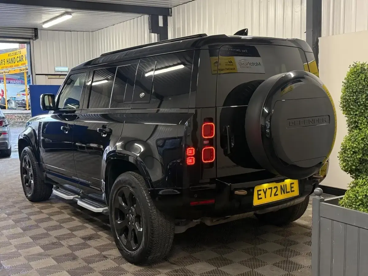 Używany Land Rover Defender HSE Dynamic 300 KM (220 kW) 2022 Czarny SUV