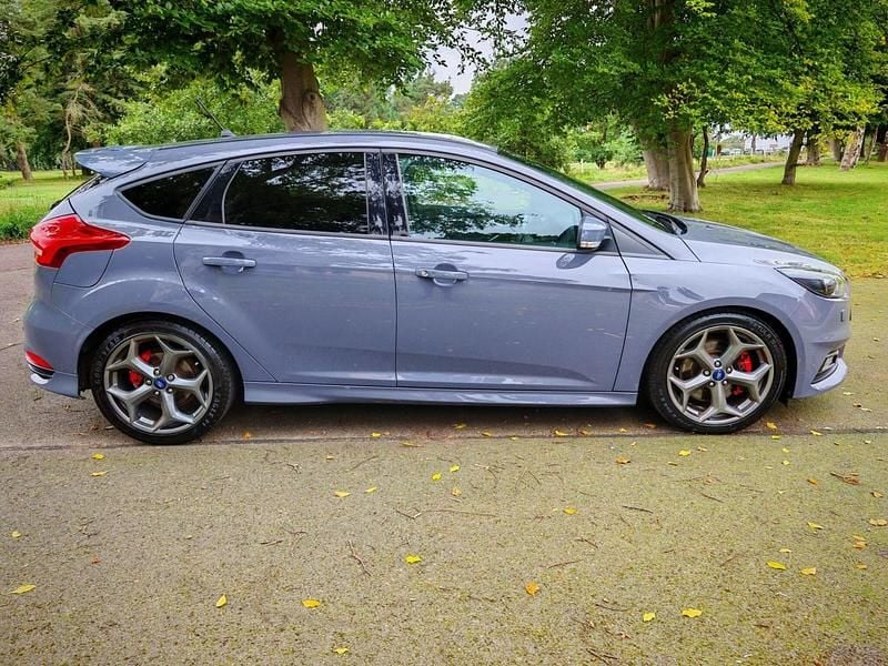Used Ford Focus ST 185 HP (136 kW) 2018 Grey Hatchback