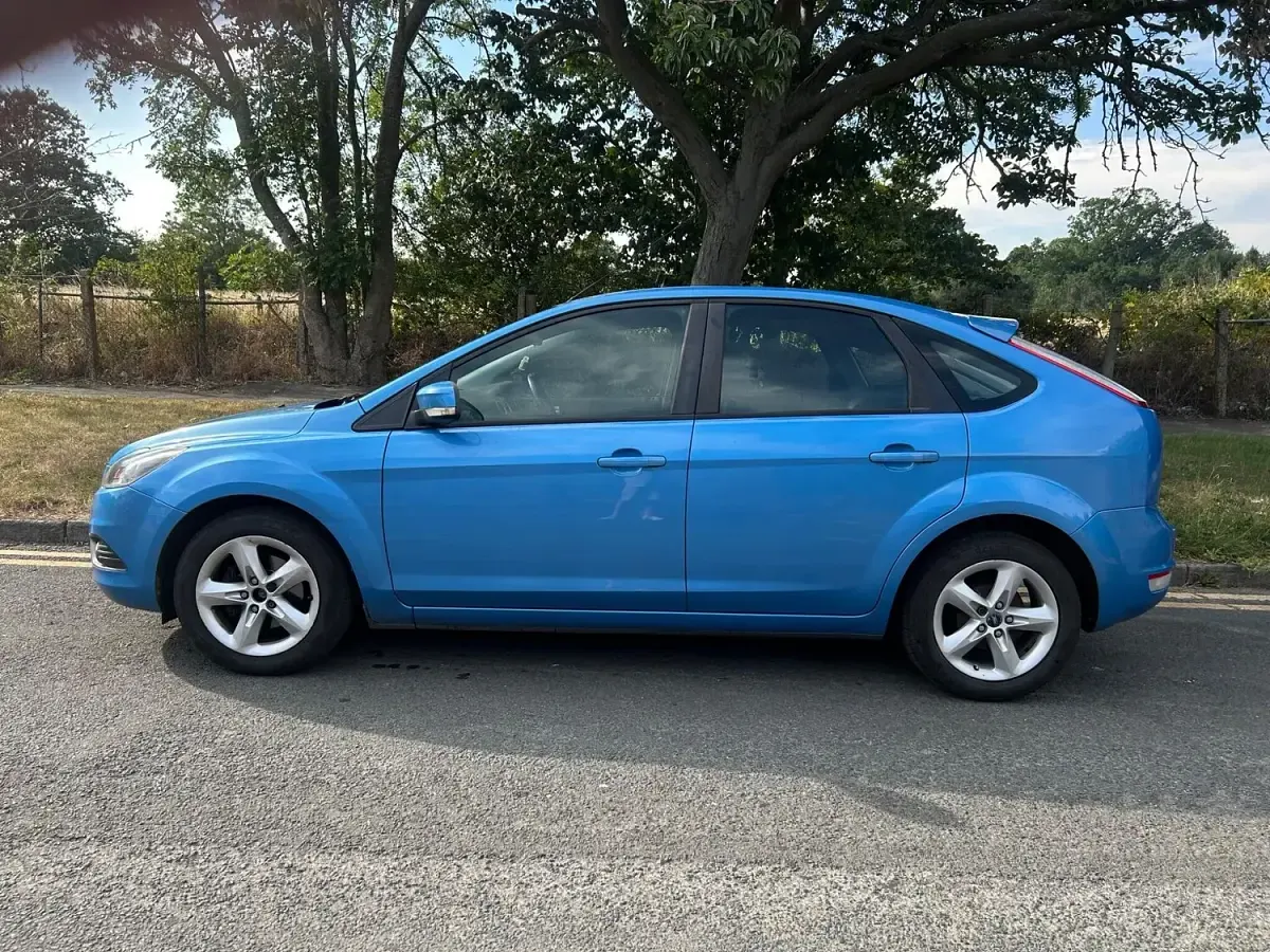 Used Ford Focus Zetec 2010 Blue Hatchback