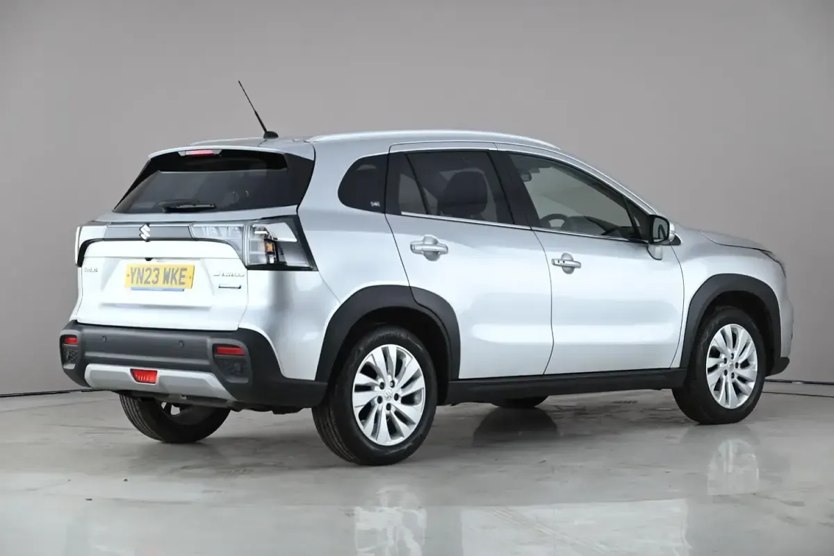 Usado Suzuki SX4 S-Cross 2023 Plateado SUV