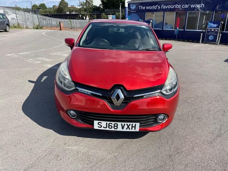 Used Renault Clio IV Iconic 2018 Red Hatchback