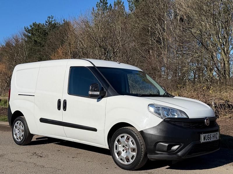 Used Fiat Doblò 90 HP (66 kW) 2016 White MPV