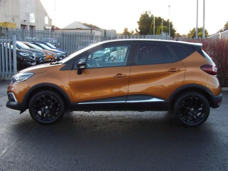 Used Renault Captur Iconic 2019 Orange/black SUV