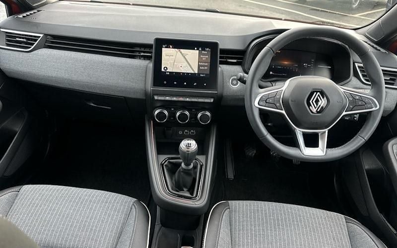 Used Renault Clio V Techno 90 HP (66 kW) 2025 Hatchback