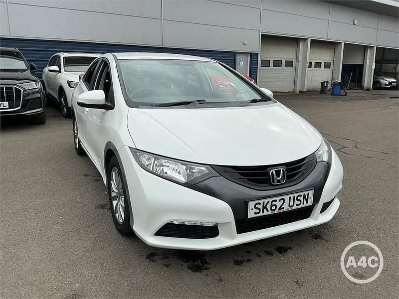 Used Honda Civic SE 100 HP (73 kW) 2012 White Hatchback
