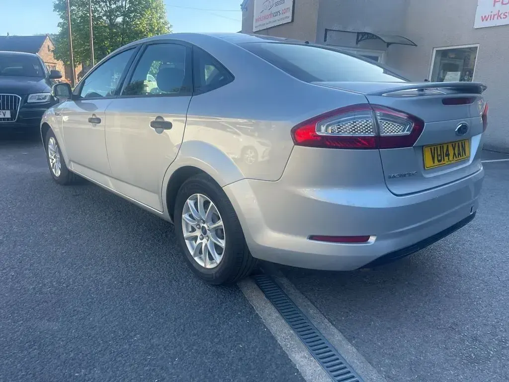 Used Ford Mondeo S 115 HP (84 kW) 2014 Silver Hatchback