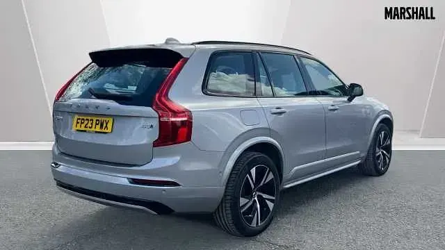 Begagnad Volvo XC90 Plus 235 HK (172 kW) 2023 Silver SUV
