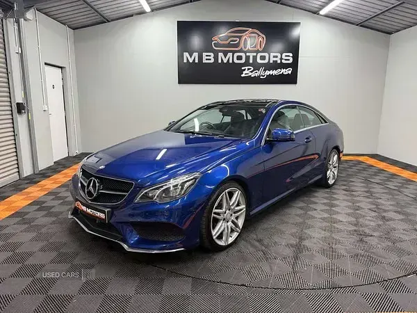Usado Mercedes E220 AMG line 2016 Azul Coupé