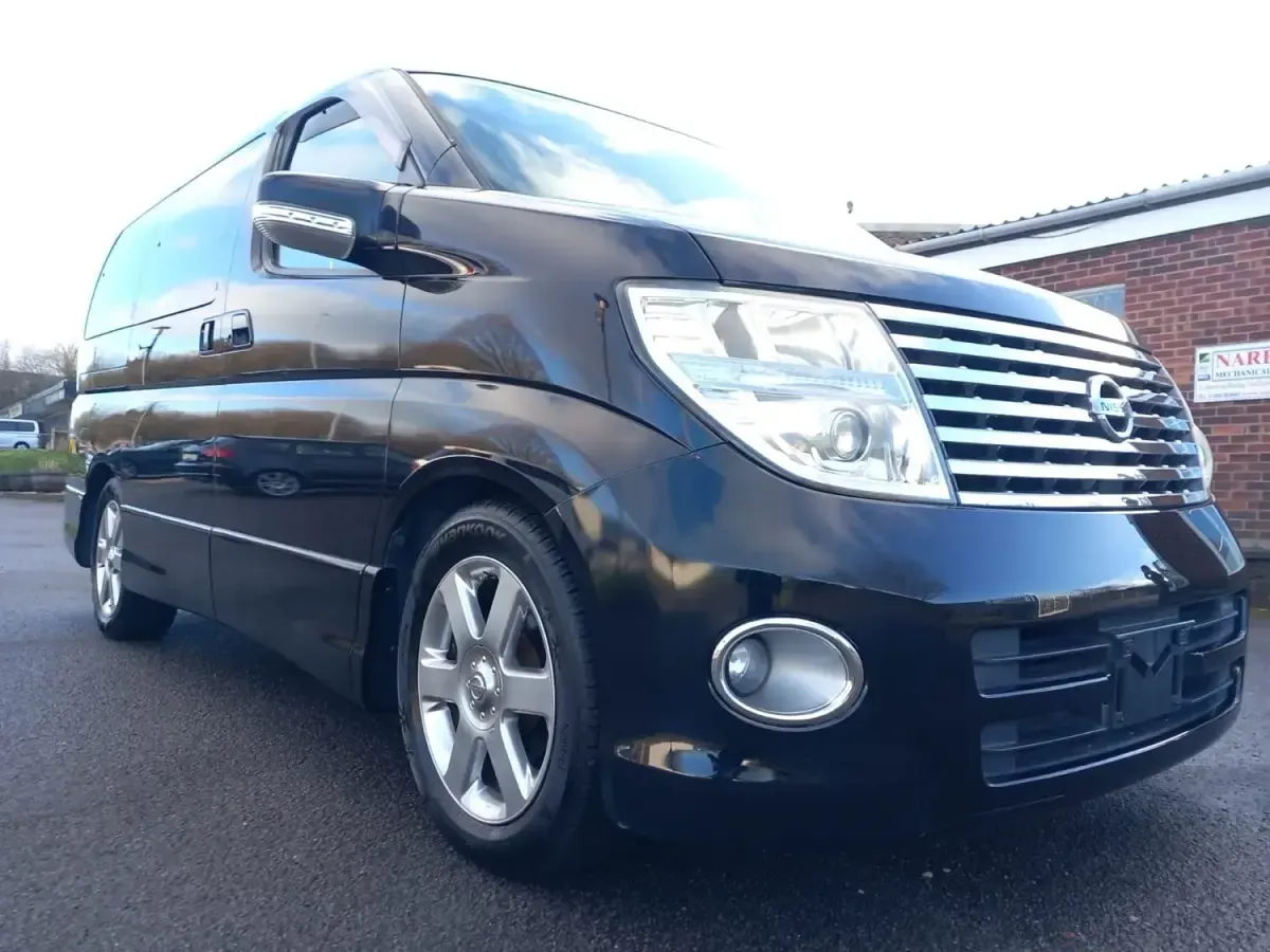 Used Nissan Elgrand 2005 Black MPV
