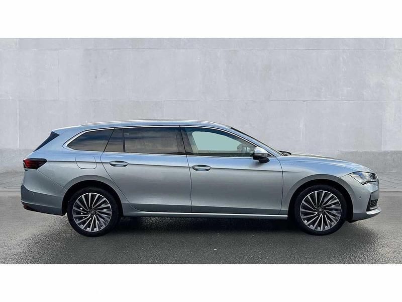 Used Skoda Superb LAURIN & KLEMENT 193 HP (141 kW) 2025 Pebble silver metallic Estate