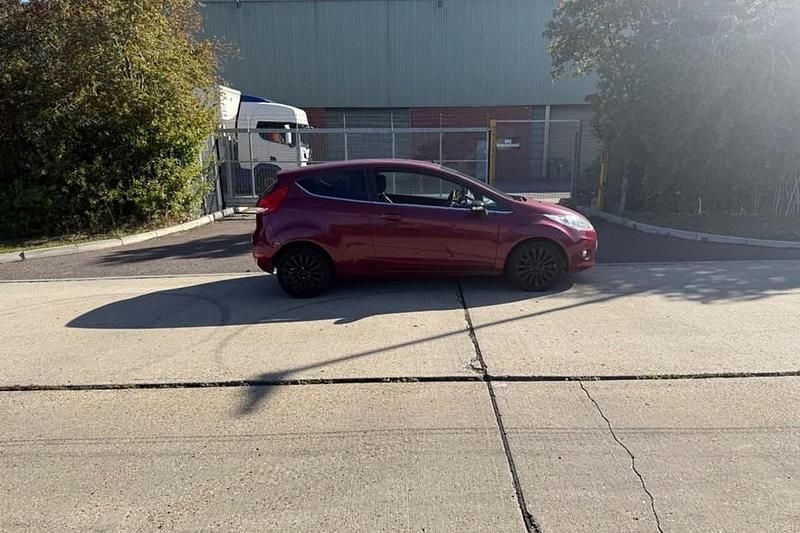 Red Used 2009 Ford Fiesta Titanium Hatchback | £595 (Super price) - Image 1/1