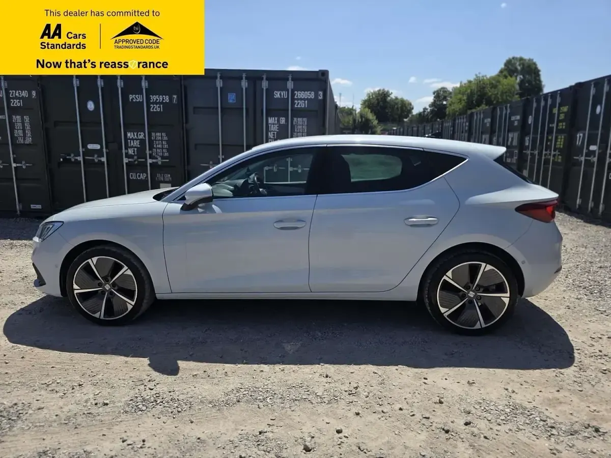 Used Seat Leon XCELLENCE Lux 150 HP (110 kW) 2021 White Hatchback