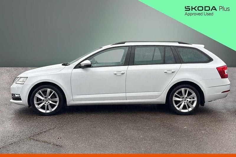 Used Skoda Octavia 140 HP (102 kW) 2019 Moon white metallic Estate