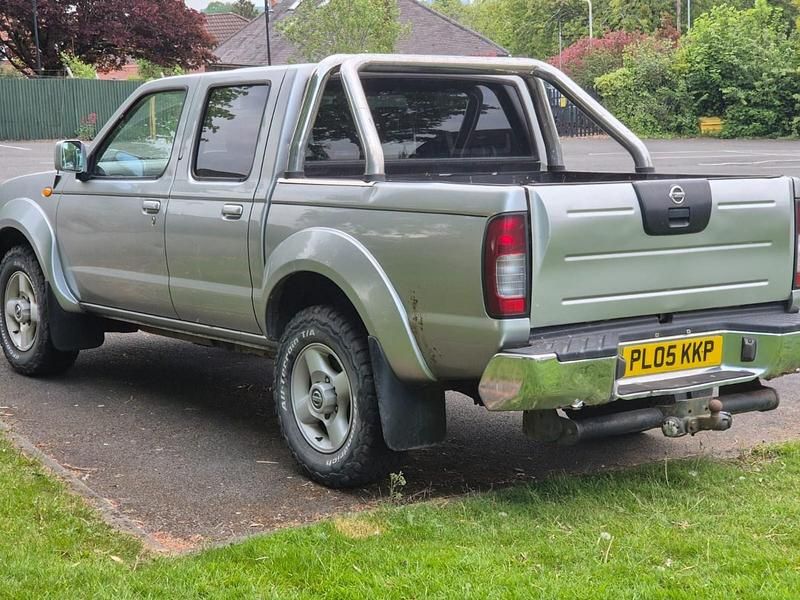 Used Nissan Navara 174 HP (127 kW) 2005 Silver Pickup