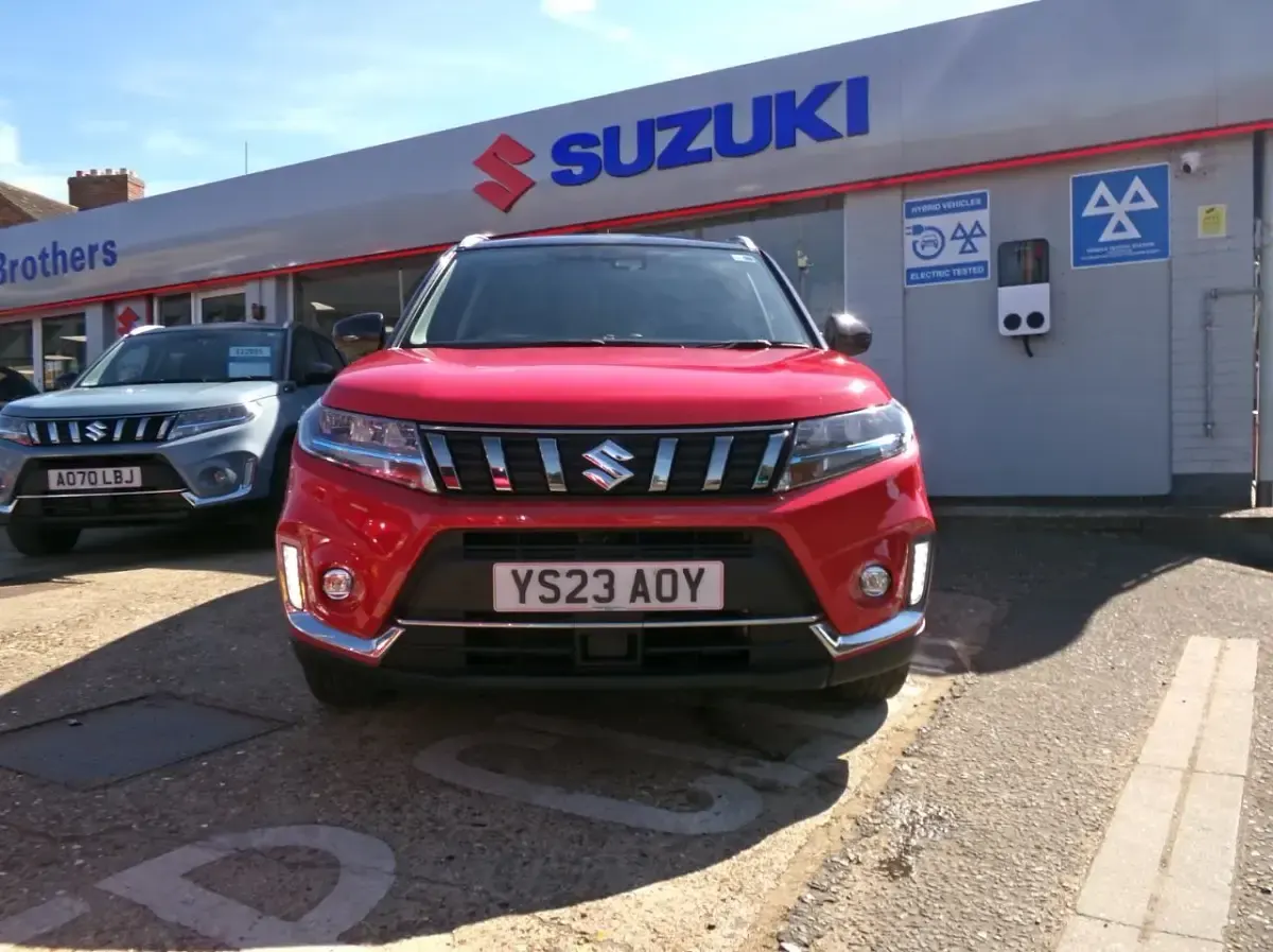 Used Suzuki Vitara SZ-T 116 HP (85 kW) 2023 Red/black two tone SUV