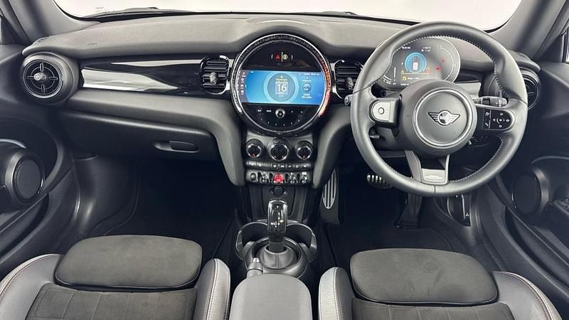 Usado Mini Cooper Sport 136 CV (100 kW) 2022 Rojo Utilitario