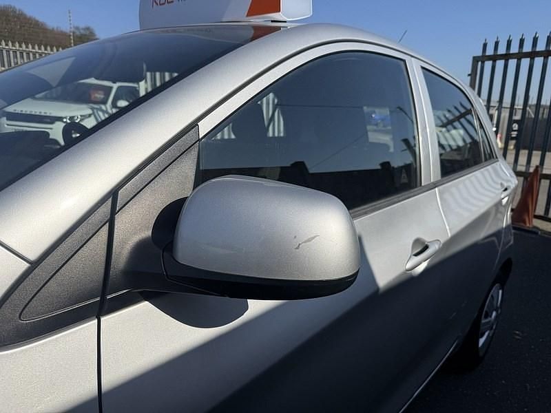 Usado Kia Picanto 68 HP (50 kW) 2012 Prateado Citadino