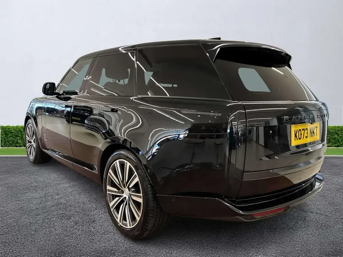 Käytetty Land Rover Range Rover Autobiography 2024 Musta Katumaasturi