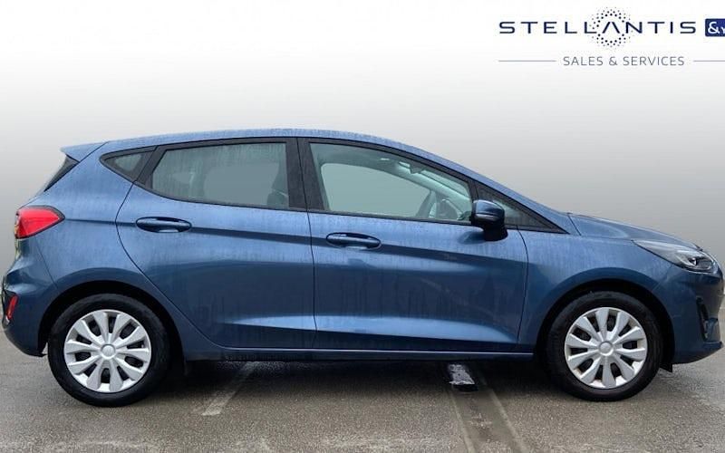 Second-hand Ford Fiesta Trend 101 CP (74 kW) 2022 Albastru Hatchback