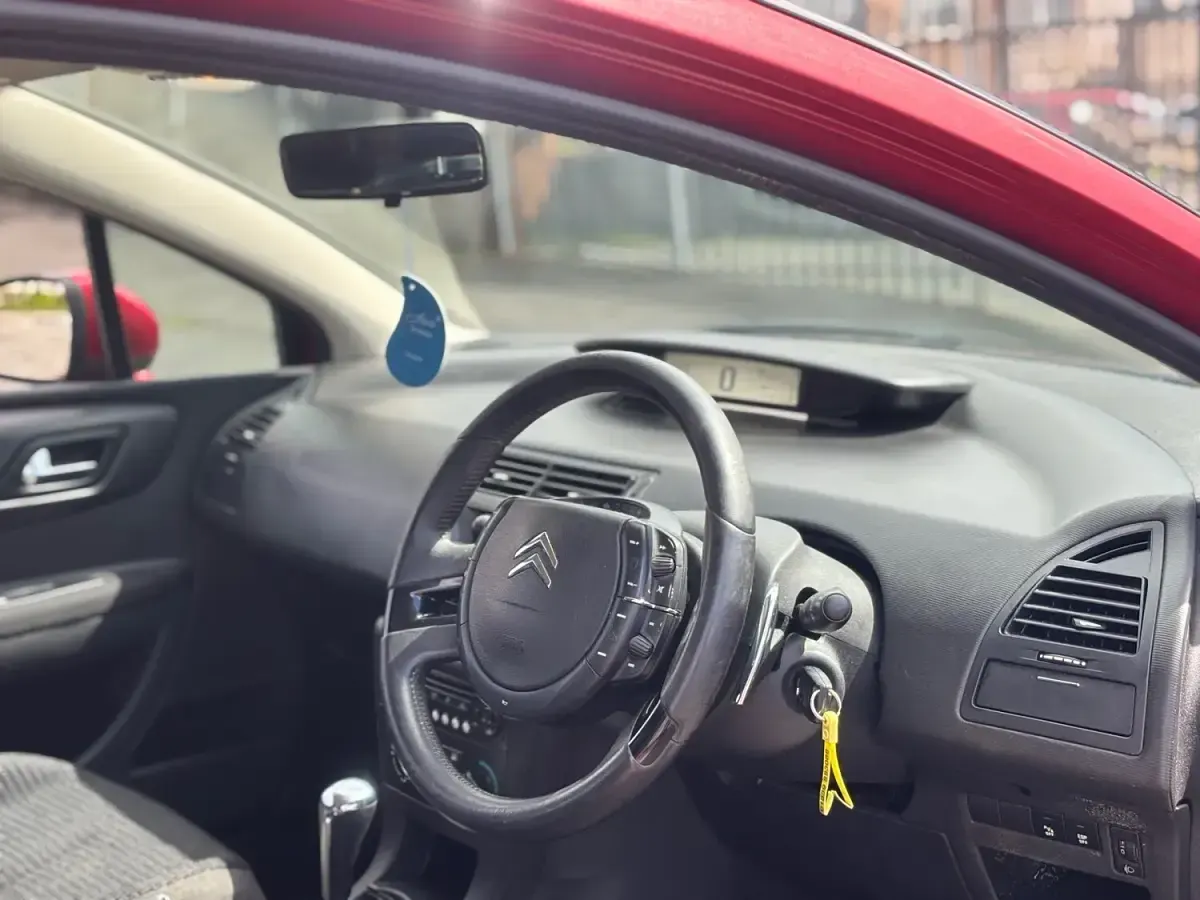 Używany Citroën C4 VTR Sport 110 KM (80 kW) 2010 Czerwony Coupe