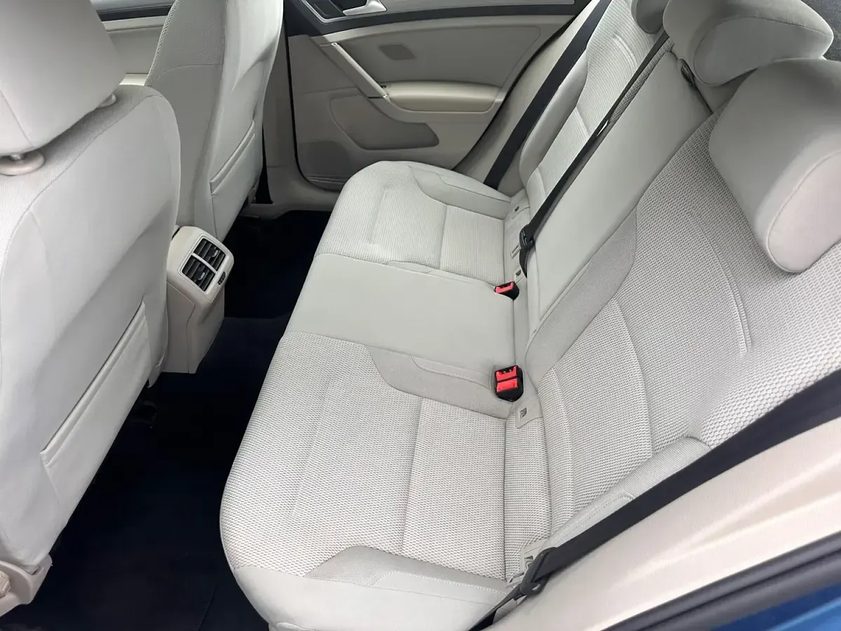 Used VW Golf VII SE 110 HP (80 kW) 2014 Blue Hatchback
