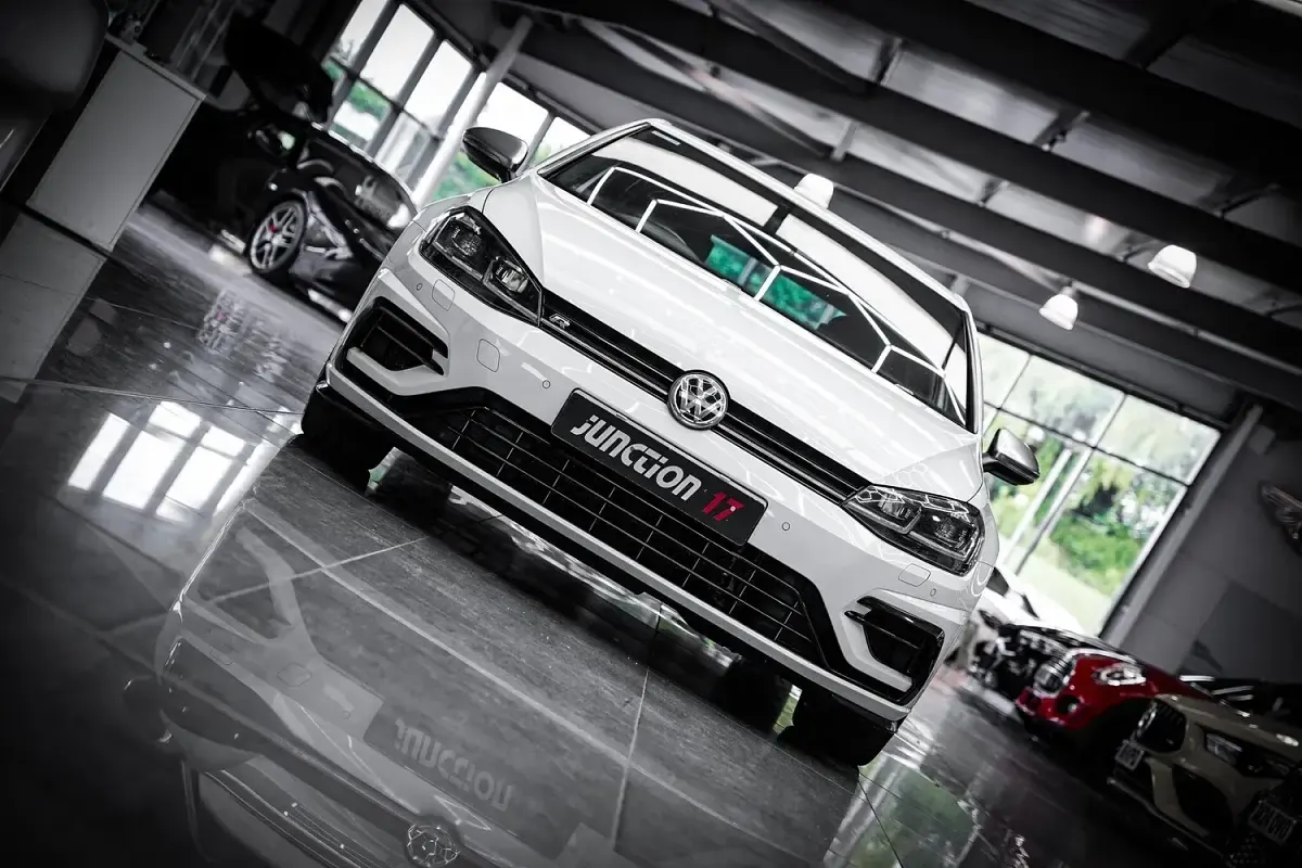 Used VW Golf VII R 300 HP (220 kW) 2019 White Hatchback