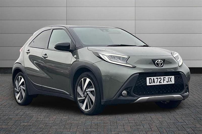 Cardamom green with black Used 2022 Toyota Aygo X SUV | £15,895 - Image 1/4